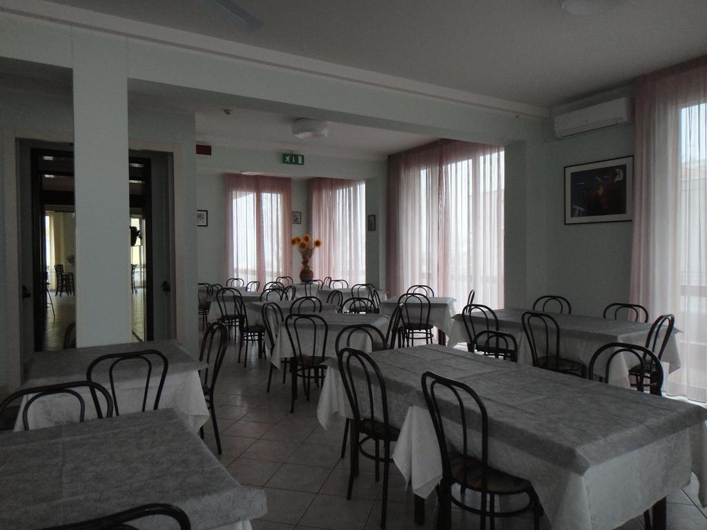 Hotel Acapulco Viserbella di Rimini Luaran gambar
