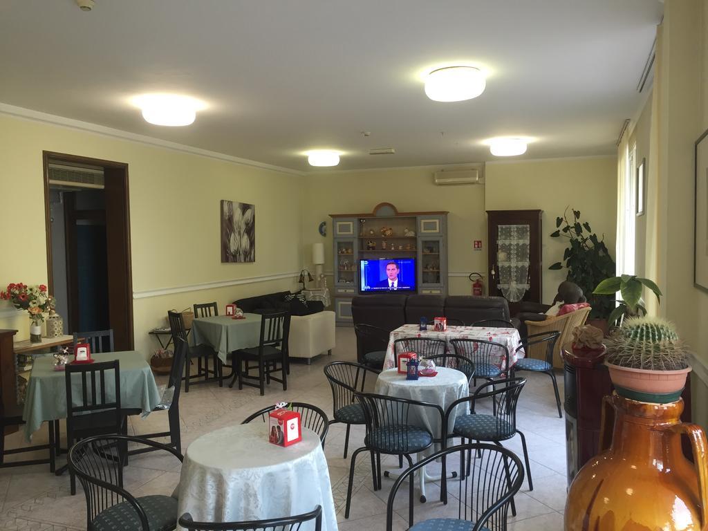 Hotel Acapulco Viserbella di Rimini Luaran gambar