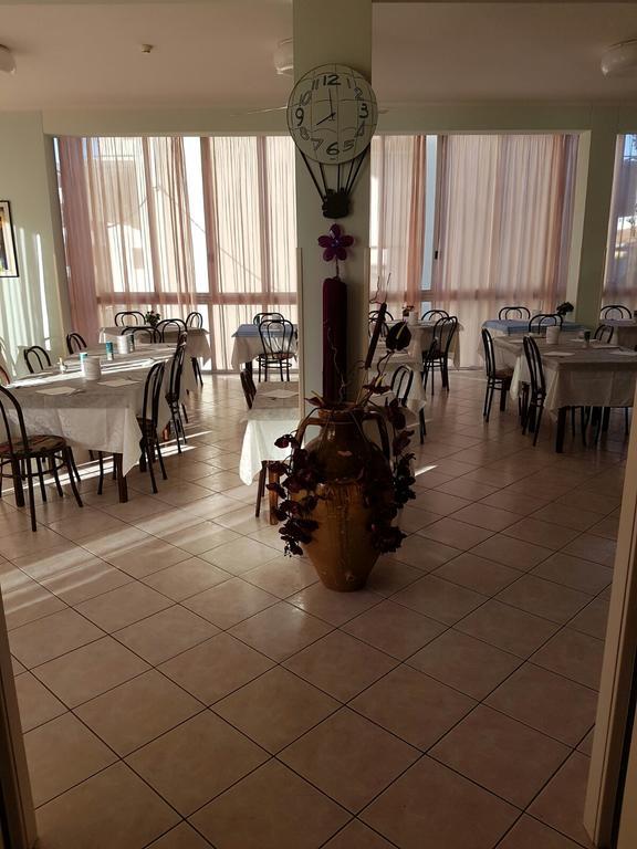 Hotel Acapulco Viserbella di Rimini Luaran gambar